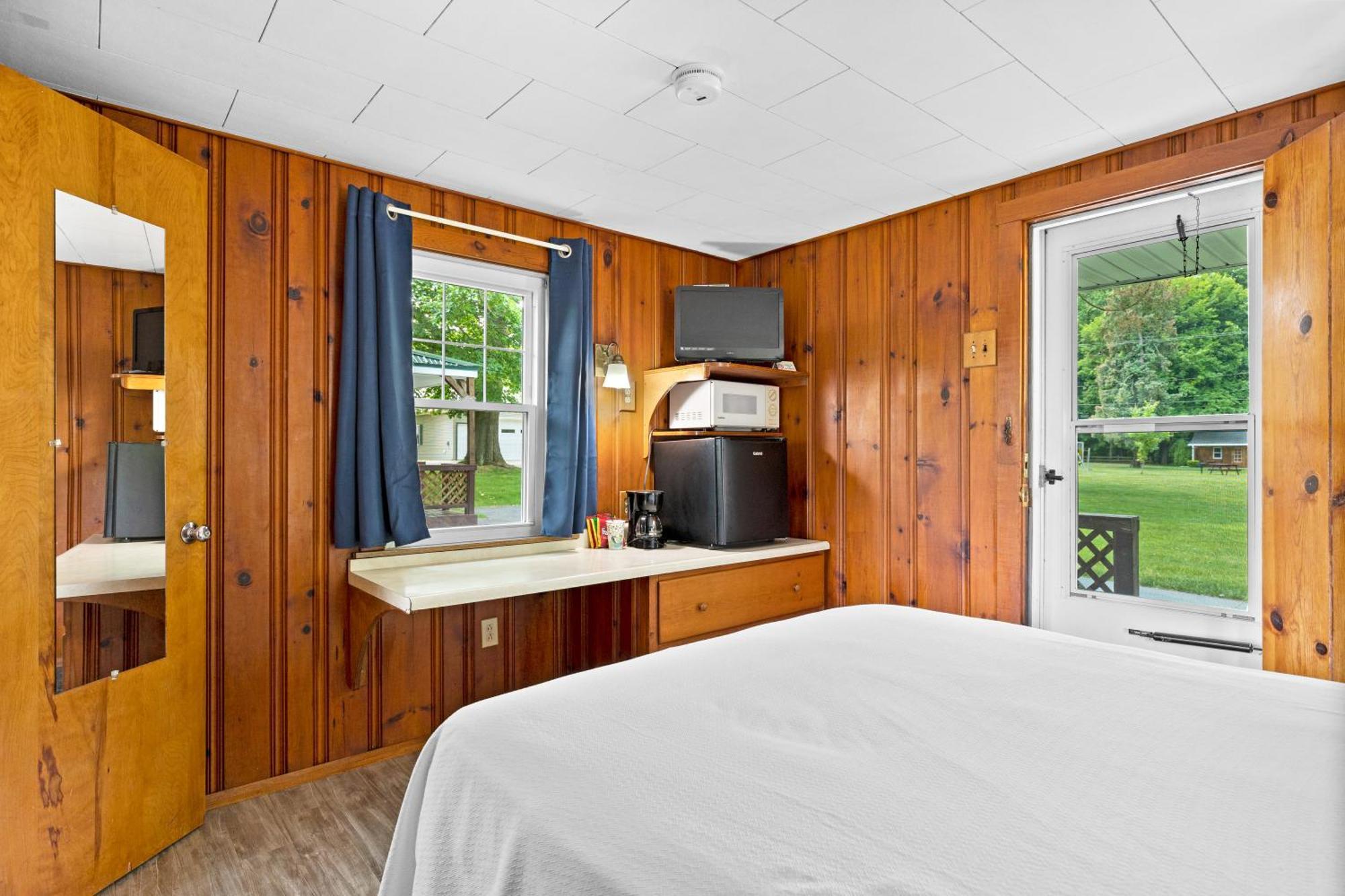Lakeview On The Lake Hotel North East